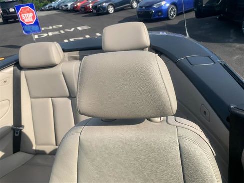 Used 2009 BMW 135i Convertible image 12