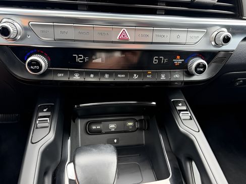 Used 2022 Kia Telluride S FWD image 17