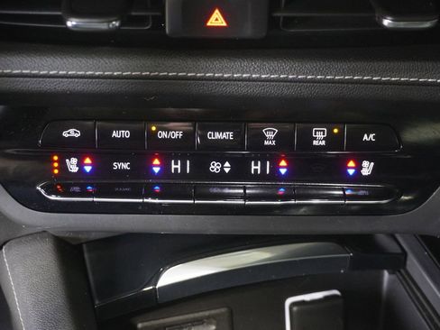 Used 2021 Buick Envision Avenir w/ Technology Package II image 22