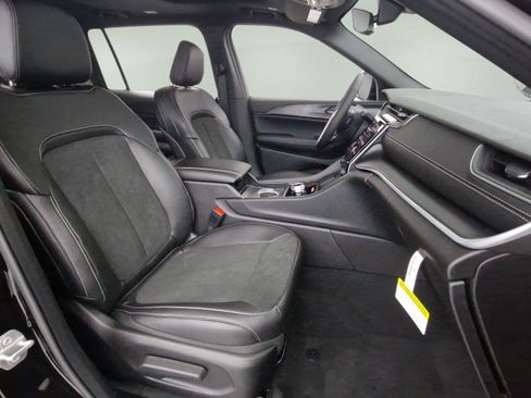 New 2025 Jeep Grand Cherokee L Altitude image 26