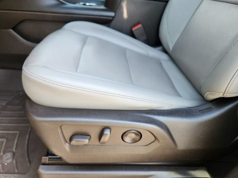 Used 2022 Chevrolet Tahoe Z71 w/ Luxury Package AWD/4WD image 27
