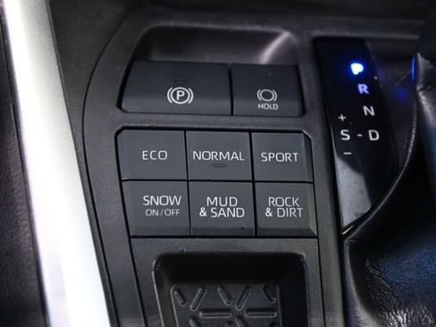 Used 2020 Toyota RAV4 XLE AWD/4WD image 21