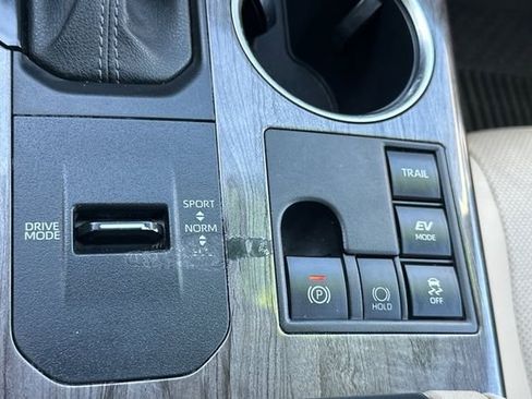 Used 2023 Toyota Highlander Limited image 34