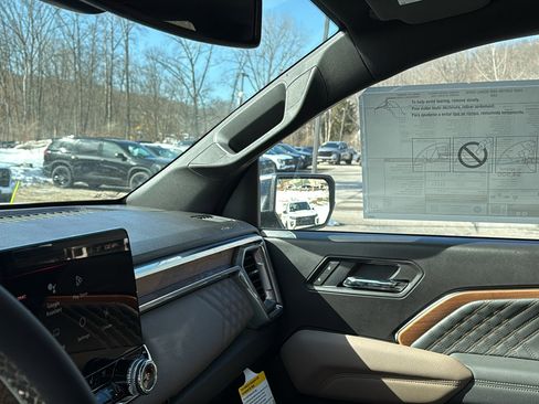 New 2026 GMC Canyon Denali image 19