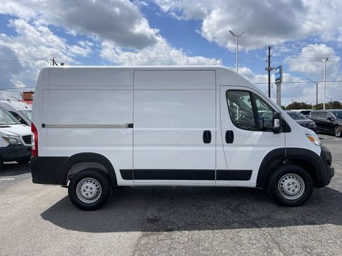Used 2025 RAM ProMaster 2500 w/ Safety Group FWD image 13