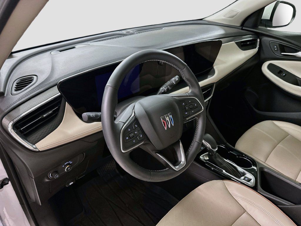 Used 2025 Buick Encore GX Avenir w/ Avenir Convenience Package FWD image 5