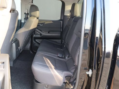 Used 2024 Nissan Frontier SV image 8