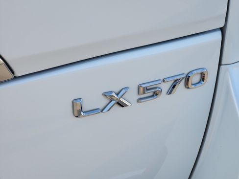 Used 2016 Lexus LX 570 4WD w/ Luxury Package image 38