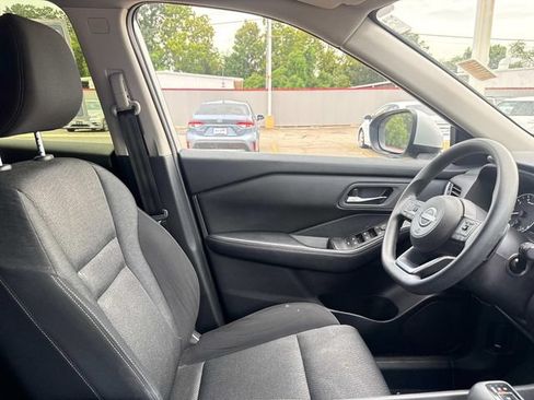 Used 2024 Nissan Rogue SV FWD image 14