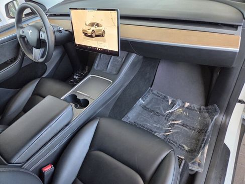 Used 2023 Tesla Model Y Long Range AWD/4WD image 21