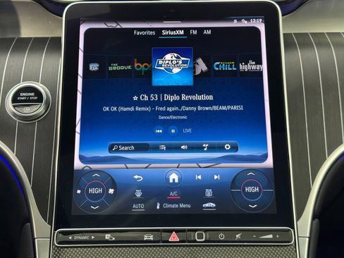 Used 2023 Mercedes-Benz GLC 300 w/ Exclusive Trim Package image 28