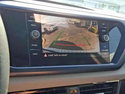 Certified 2023 Volkswagen Taos SE w/ Panoramic Sunroof Package AWD/4WD image 18