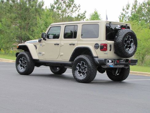 Used 2022 Jeep Wrangler Unlimited Rubicon 4xe w/ Cold Weather Group AWD/4WD image 7