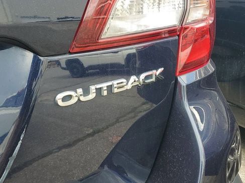 Used 2018 Subaru Outback 2.5i Limited AWD/4WD image 11