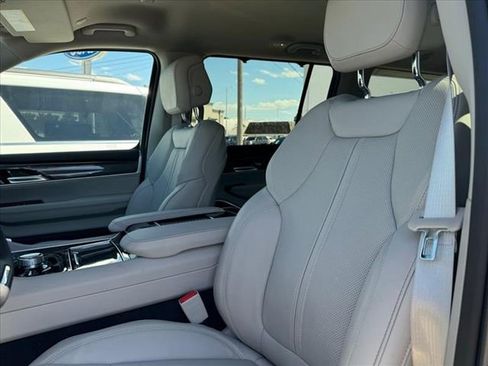 Used 2024 Jeep Wagoneer L 4WD w/ Convenience Group I image 9