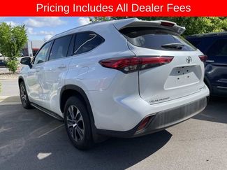 Used 2022 Toyota Highlander XLE AWD/4WD video 2