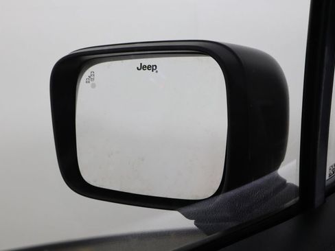 Used 2023 Jeep Renegade Latitude w/ Sun & Fun Group AWD/4WD image 40