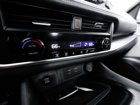 Used 2025 Nissan Rogue SV FWD image 26