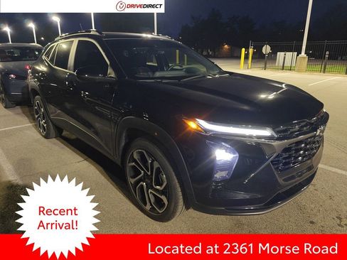 Used 2025 Chevrolet Trax RS w/ Sunroof Package image 1