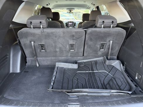 Used 2020 Chevrolet Traverse LT FWD image 19