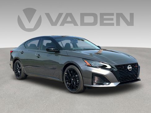 New 2026 Nissan Altima 2.5 SR w/ SR Midnight Edition Package FWD image 1