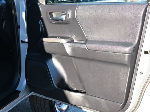 Used 2021 Toyota Tacoma TRD Sport w/ Technology Package image 32