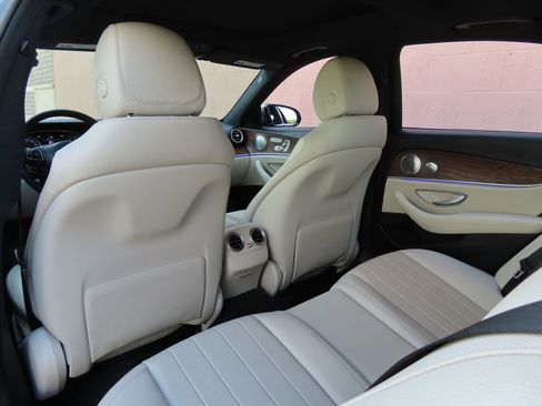 Used 2017 Mercedes-Benz E 300 4MATIC image 29