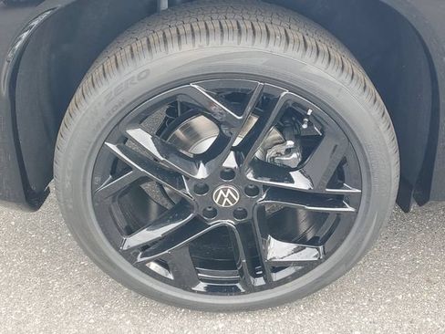 New 2026 Volkswagen Tiguan SE R-Line FWD image 5