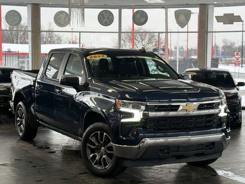 Used 2022 Chevrolet Silverado 1500 LT image 2