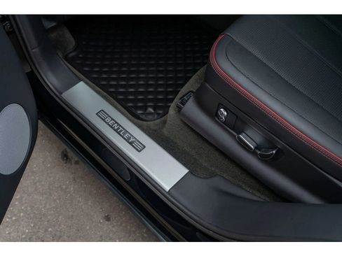 Used 2023 Bentley Bentayga Extended Wheelbase image 32