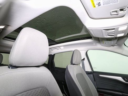 Used 2022 Ford Escape SE w/ SE Sport Appearance Package image 18