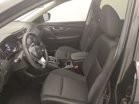 Used 2018 Nissan Rogue SV FWD image 17