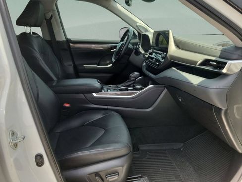 Used 2022 Toyota Highlander Limited FWD image 20