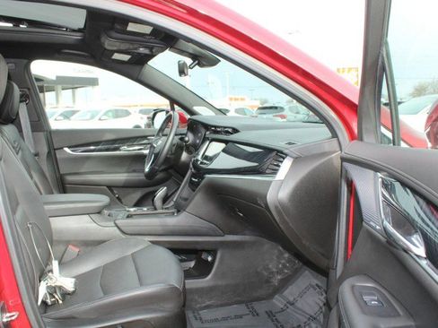 Used 2023 Cadillac XT6 Premium Luxury w/ Technology Package image 11