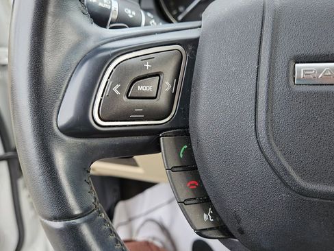 Used 2019 Land Rover Range Rover Evoque SE image 23