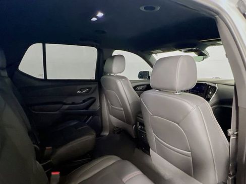 Used 2023 Chevrolet Traverse RS image 23