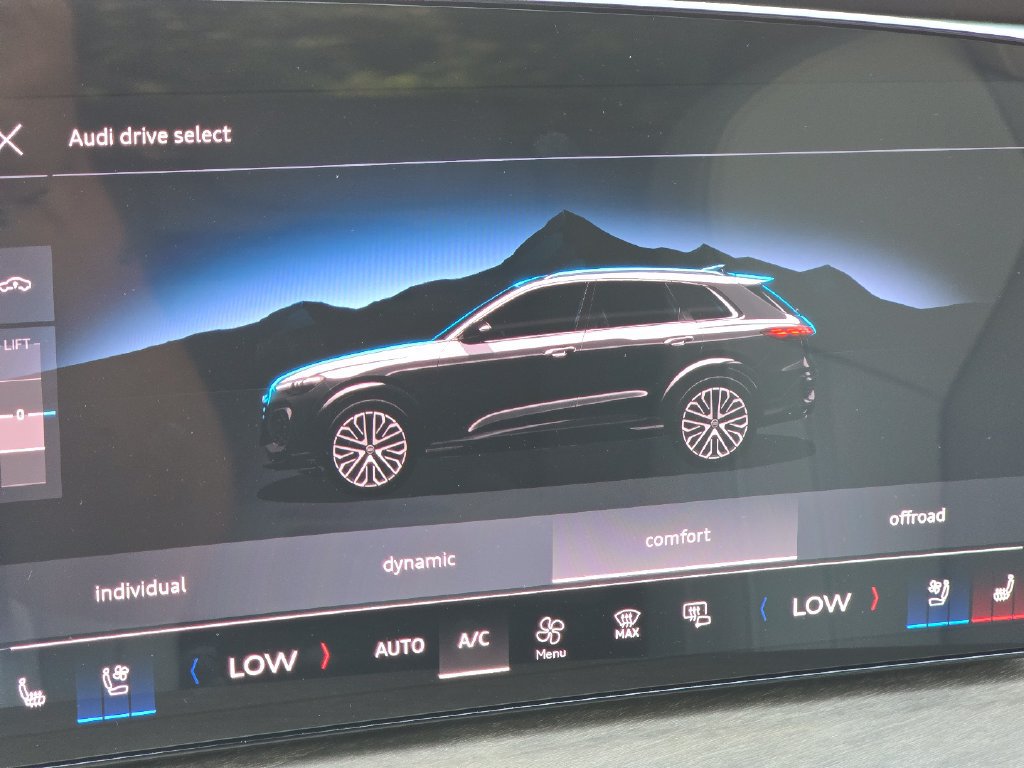 Certified 2025 Audi Q5 Prestige AWD/4WD image 36
