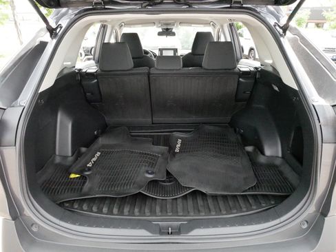 Used 2020 Toyota RAV4 LE w/ All Weather Liner Package AWD/4WD image 18