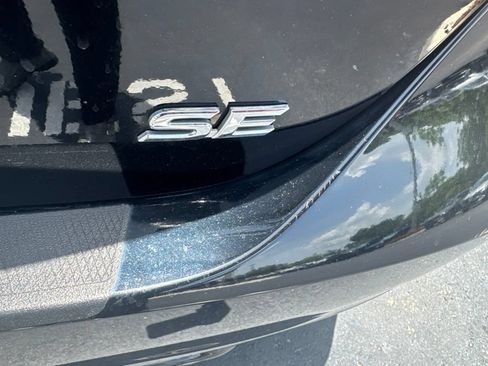 Used 2018 Toyota Camry SE w/ Moonroof Package FWD image 9