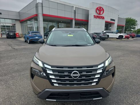 Used 2024 Nissan Rogue SL w/ SL Premium Package AWD/4WD image 3
