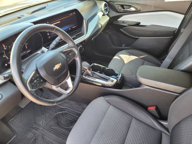 Certified 2024 Chevrolet Trax LT w/ Driver Confidence Package FWD image 17