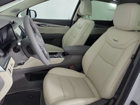 Used 2022 Cadillac XT5 Premium Luxury FWD image 16