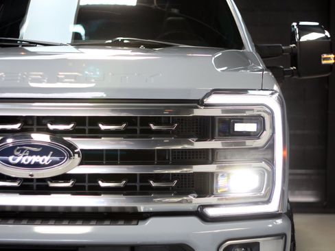 Used 2024 Ford F250 Platinum w/ Tremor Off-Road Package AWD/4WD image 9