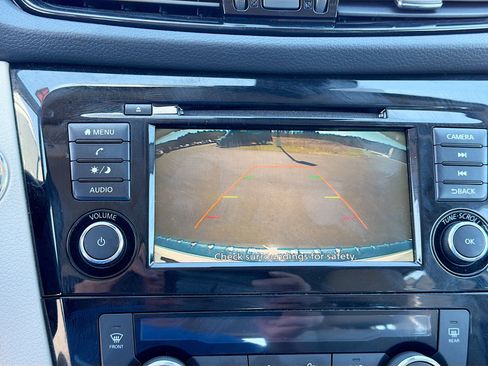 Used 2022 Nissan Rogue Sport SV image 16