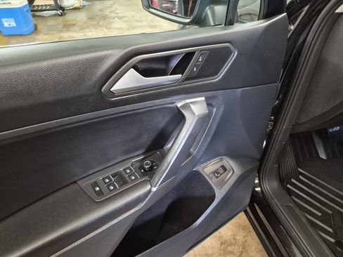 Used 2020 Volkswagen Tiguan SEL FWD image 10