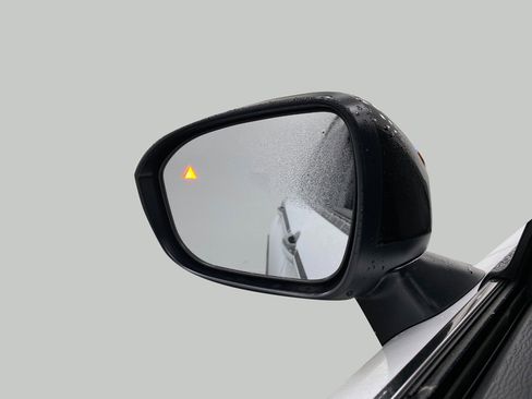 New 2025 Mitsubishi Outlander SE image 19