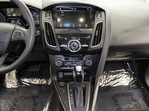 Used 2018 Ford Focus Titanium w/ Titanium Technology Package FWD image 19