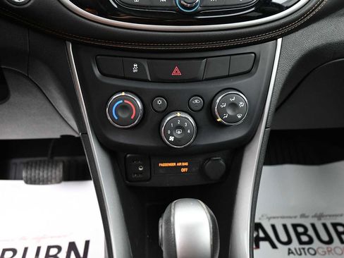 Used 2019 Chevrolet Trax LT w/ LT Convenience Package AWD/4WD image 9
