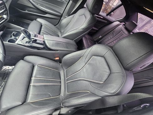 Used 2017 BMW 540i xDrive image 24