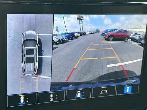 Certified 2023 Chevrolet Traverse LT w/ Rear Camera Mirror Package AWD/4WD image 29